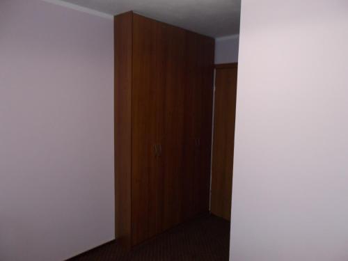 an empty room with a closet and a door at Willa Poniatowskiego in Grodzisk Mazowiecki