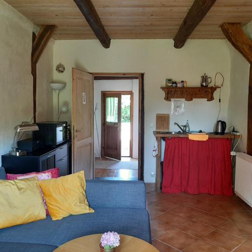 a living room with a blue couch and a table at Ferienwohnung Willkommen in Seesen