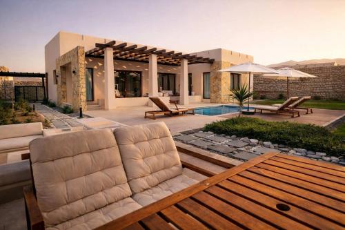 Private Pool Retreat - Full-Service Villa