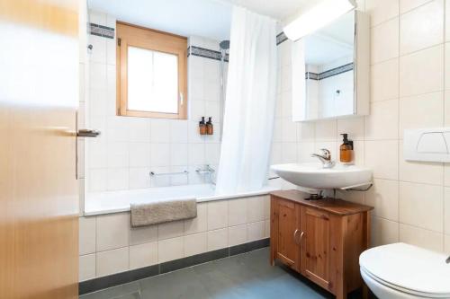 Spacious 1BR Apartment - Ski-in, Ski-out - by Wengen Rentals