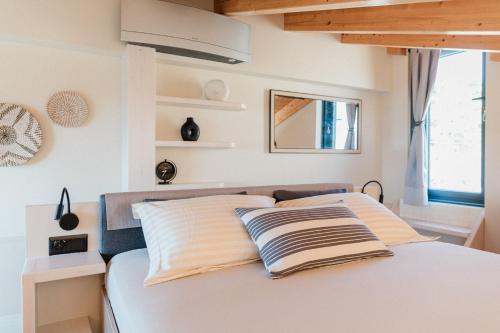 a bedroom with a bed and a window at Tempestini Exclusive Villas in Nikiana