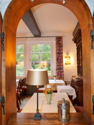 a room with a table with a lamp on it at Heidehotel Waldhütte in Telgte