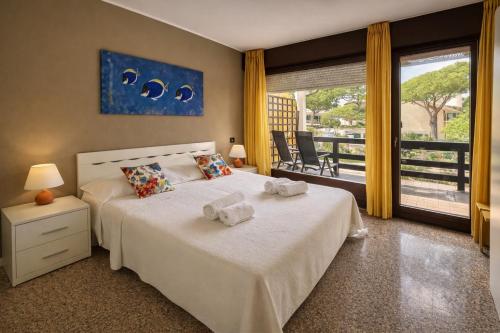 a bedroom with a bed with towels on it at Beach House Riviera in Lignano Sabbiadoro