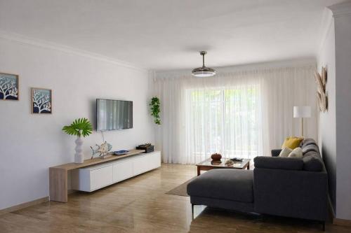 Punta Cana, Apto 2BR para 6 con Piscina y WiFi cerca de la playa