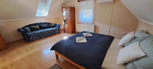 a living room with a bed and a couch at Villa Maria in Egerszalók