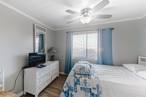 a bedroom with a bed and a ceiling fan at ABDV22 Dunescape Villas 236 in Atlantic Beach