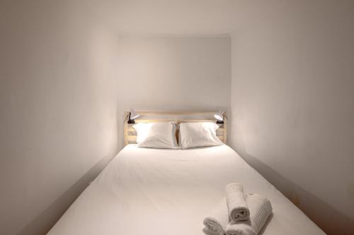 Alfama Tiny by Homing