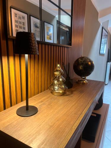 a desk with a lamp and a globe on it at Eporedia Inn in Ivrea
