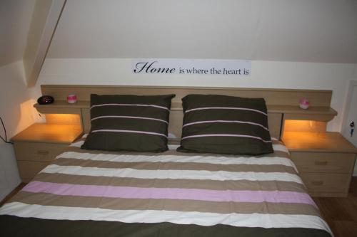 Ένα ή περισσότερα κρεβάτια σε δωμάτιο στο Landhuis "Op de Heugte"