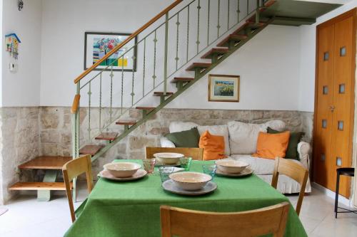 a dining room with a table with a green table cloth at A Casa Di Giulia - Appartamento sul Lungomare - Giovinazzo in Giovinazzo