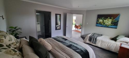 a living room with a couch and a living room at Rosandra Retreat 1 in New Plymouth