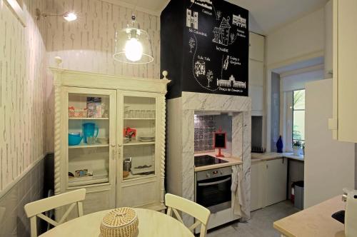 Cuisine ou kitchenette dans l'établissement HOME4U