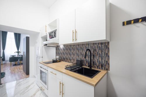 Deluxe City Center Apartment! Free Garage Parking included! Close to Metro U2 & Vienna Congress Center!