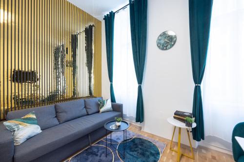 Deluxe City Center Apartment! Free Garage Parking included! Close to Metro U2 & Vienna Congress Center!