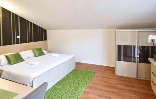 Cozy Apartment In Podstrana With Wifi