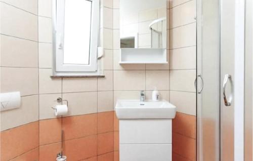 Cozy Apartment In Podstrana With Wifi