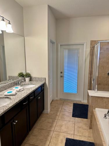 Spacious 8BR Family Villa with Pool, Game Room & BBQ, Kissimmee, near Disney! photo 12