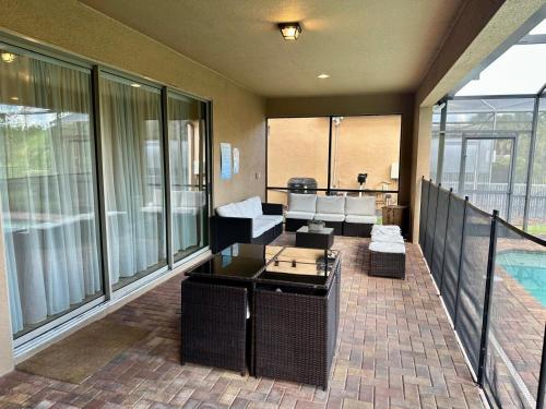 Spacious 8BR Family Villa with Pool, Game Room & BBQ, Kissimmee, near Disney! photo 18