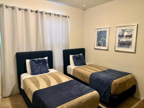Spacious 8BR Family Villa with Pool, Game Room & BBQ, Kissimmee, near Disney! photo 9
