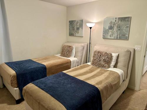 Spacious 8BR Family Villa with Pool, Game Room & BBQ, Kissimmee, near Disney! photo 21