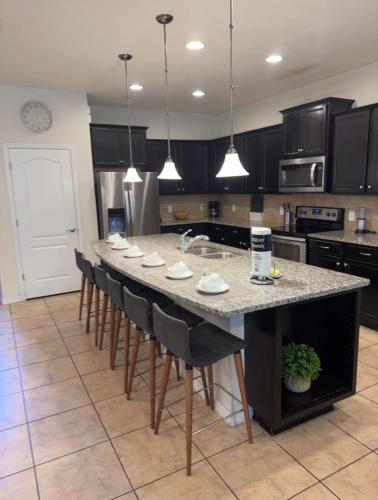 Spacious 8BR Family Villa with Pool, Game Room & BBQ, Kissimmee, near Disney! photo 27