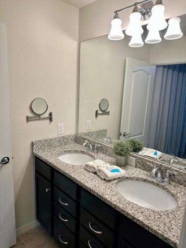 Spacious 8BR Family Villa with Pool, Game Room & BBQ, Kissimmee, near Disney! photo 30