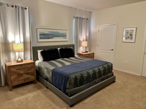 Spacious 8BR Family Villa with Pool, Game Room & BBQ, Kissimmee, near Disney! photo 31