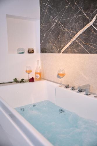 SOLUNA Hideaway Athens - Luxury Jacuzzi Suite