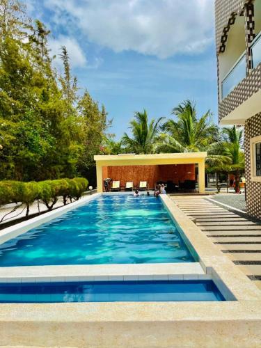 Piscina a Résidence le Baron o a prop