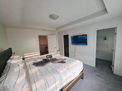 a bedroom with a bed with a monkey on it at Modern 4BDRM Home-2 King Bed- Full House in Edmonton