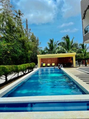 Piscina a Résidence le Baron o a prop