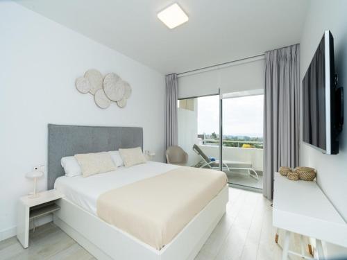 Alcazaba Lagoon Apartment for 4 Guests