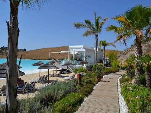 Alcazaba Lagoon Apartment for 4 Guests