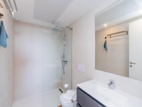 Stylish Lagoon Apartment for 4