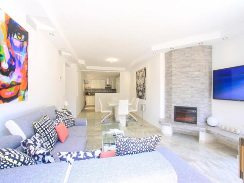 Beachfront Penthouse with Pool Access