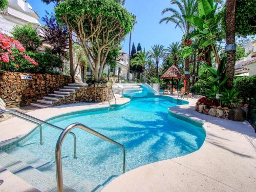 Beachside Apartment with Jacuzzi & Pool