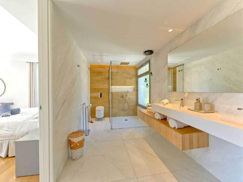 Spacious Villa for 12 in Puerto Banus