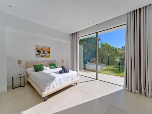 Spacious Villa for 12 in Puerto Banus