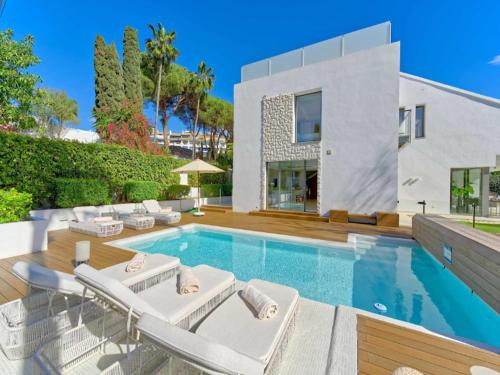 Spacious Villa for 12 in Puerto Banus
