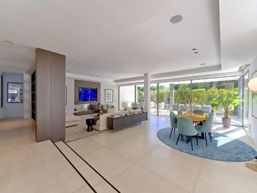Spacious Villa for 12 in Puerto Banus