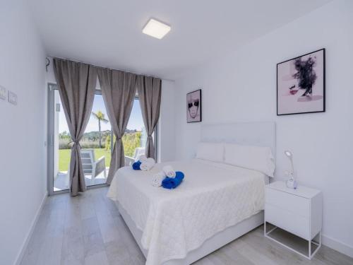 Crystal Lagoon Apartment Retreat