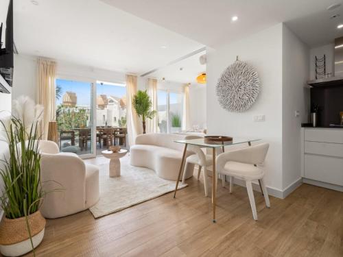 Estepona Garden Apartment for 3