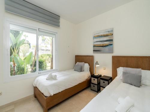 Charming 2-Bedroom Lagoon Apartment