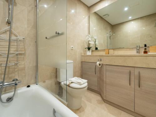 Charming 2-Bedroom Lagoon Apartment