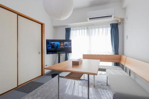 a small room with a table and a tv at エドモダンステイ Edo Modern Stay 01 in Tokyo