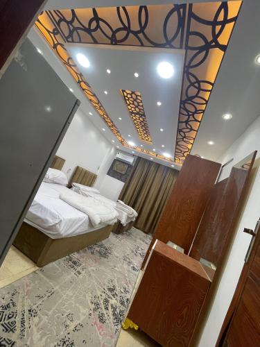 a view of a bedroom with a bed in it at استديوهات3 Hs Hotels استديو مخدوم in Cairo