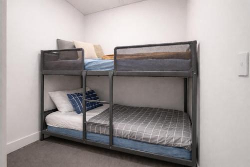 a bunk bed room with two bunk beds at Skyline Comfort - Sydney Olympic Park in Sydney