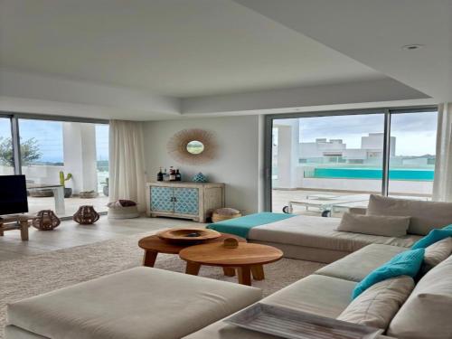 Penthouse with Lagoon Views for 6