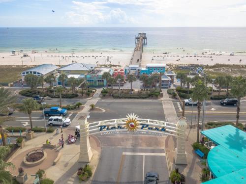 5 minutes walk to beach, Family Friendly condo with shared pool, tennis court photo 47
