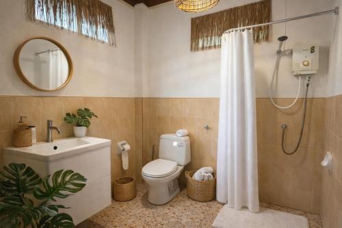 a bathroom with a toilet and a shower and a sink at Siam phangan in Ko Phangan